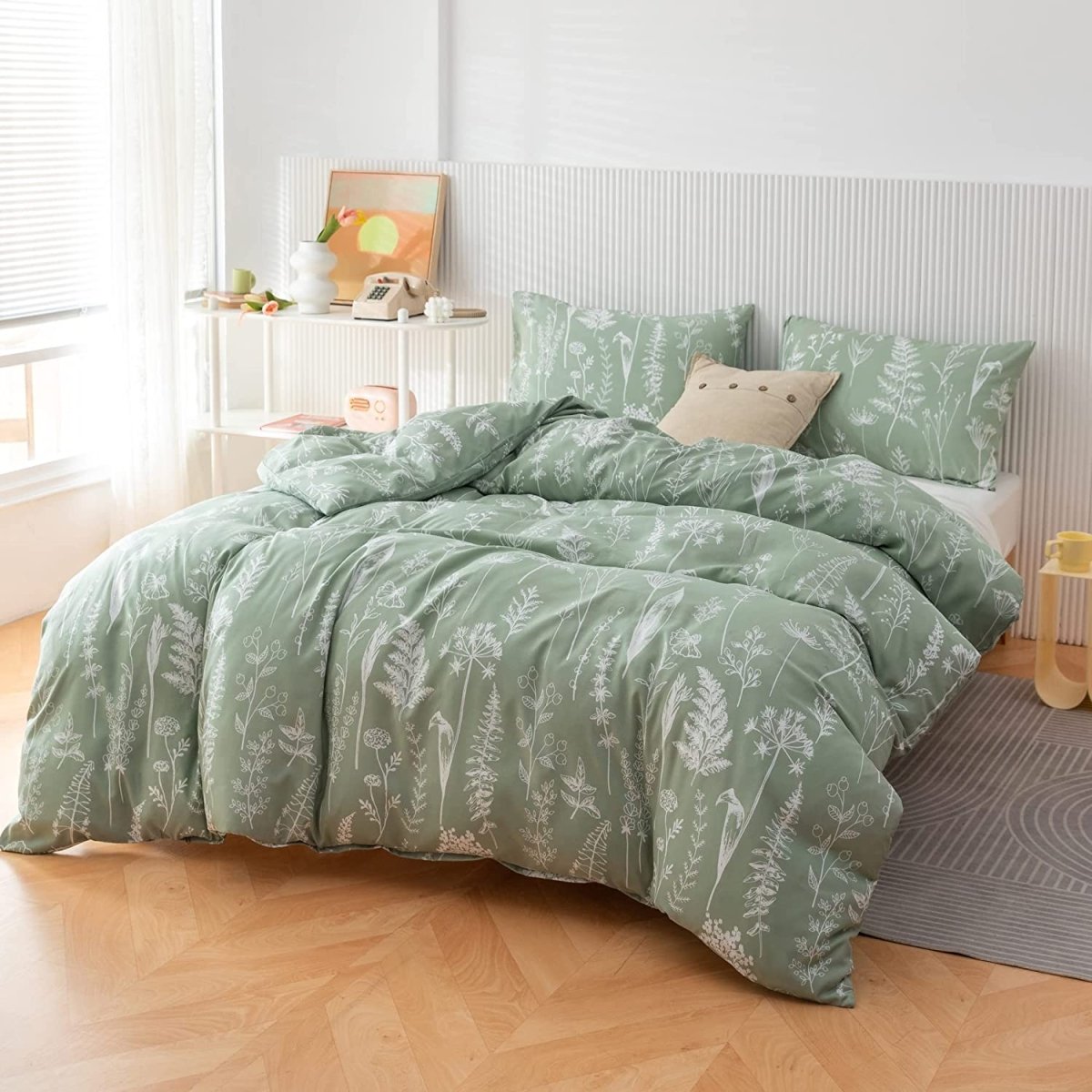 Enchanting Blooms: Luxuriously Soft 3 - Piece Floral Comforter Bedding Set - Any Linen